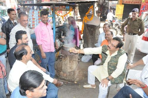 khandwa मंत्री ने पी पांच हजार रुपए की चाय