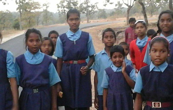 student crying in forest आखिर क्या हुआ इन नन्हें Player's के साथ कि सभी बीच जंगल में मिले रोते