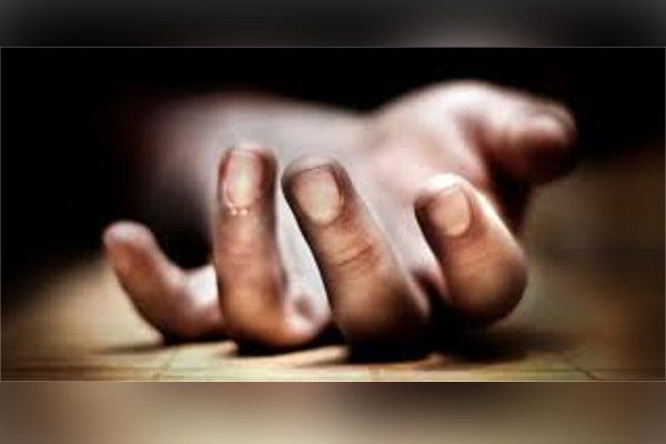 cases of suicide, drank poison on wife infidelity ठेकेदार ने फंदा लगाया तो पत्नी की बेवफाई पर मजदूर ने पी लिया जहर