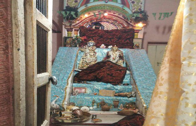 temple 100 साल पुराने मंदिर से अष्टधातु की 4 मूर्तियां चोरी, छत्र-मुकुट भी ले उड़े चोर