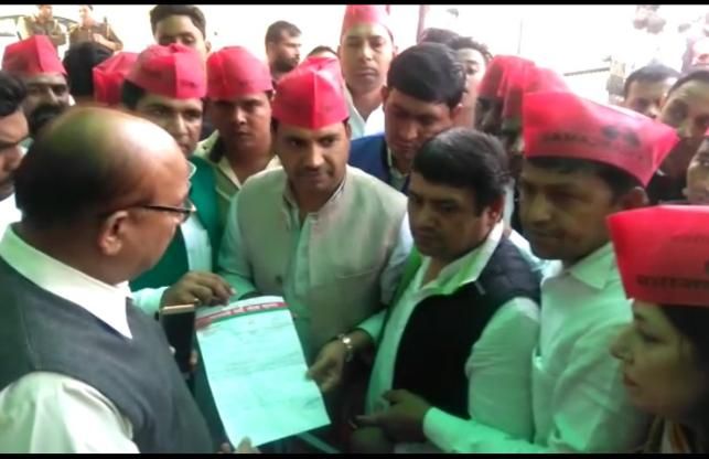 samajwadi party नोटबंदी से हर रोज बढ़ रहा मौत का आंकड़ा, विरोध में उतरी सपा