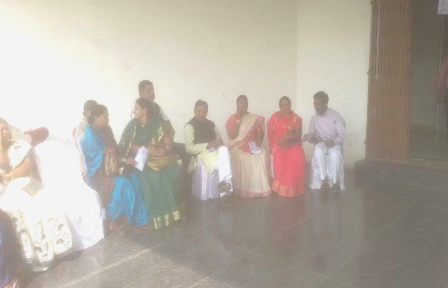 Their was perposed for general meeting wedding cer जहां होनी थी सामान्य सभा वहां शादी समारोह, महापौर और सभापति बैठे पोर्च पर