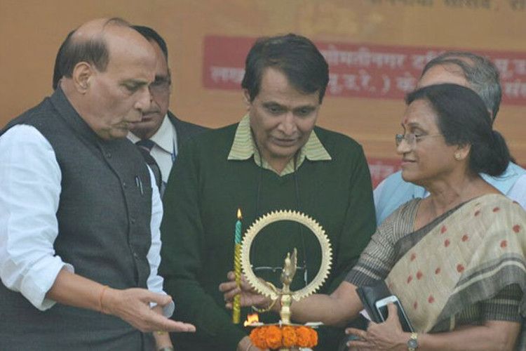 suresh prabhu ‘प्रभु’ ने लखनऊ को दी कई सौगातें, कहा- मोदी सरकार रेलवे में कर रही है सबसे ज्यादा निवेश