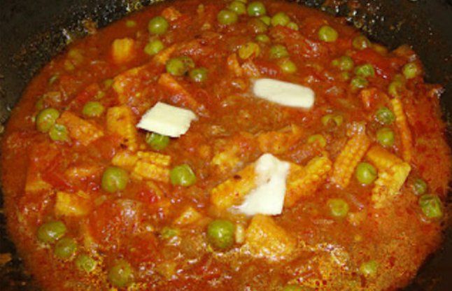 Baby corn green peas curry बालों को कुदरती काला करता है यह व्यंजन