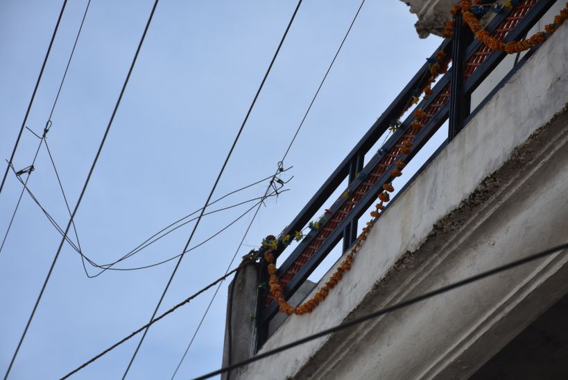 chhindwara मोबाइल पर बात करते हुए छू ली हाईटेंशन लाइन, मौके पर मौत