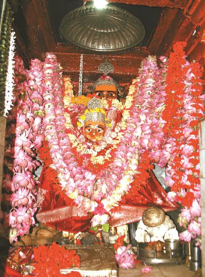 ratanpur mahamaya temple मां महामाया की साड़ी कर देगी रोग मुक्त, एक-एक साड़ी के लिए लगती है हजारों की बोली