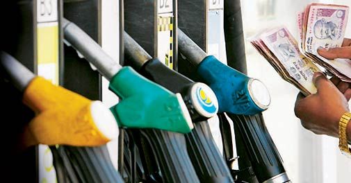 Petrol Diesel नोटबंदी का असरः नवंबर में 25 फीसदी कम बिके पेट्रोल-डीजल