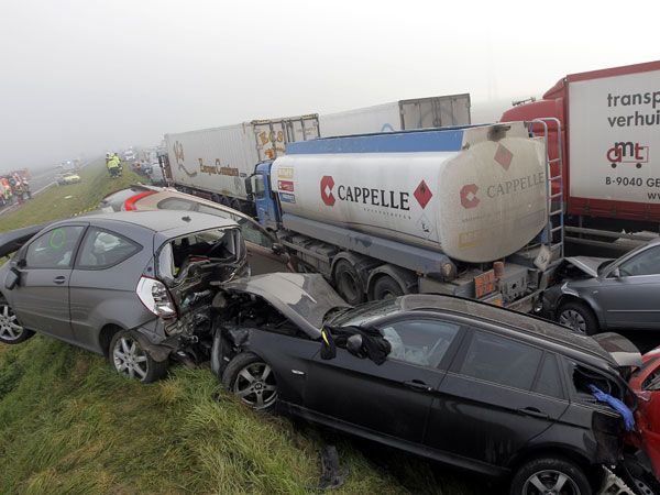 accident यूपी में FOG हुआ जानलेवा, एक दिन में छीन लीं 17 की जिंदगियां