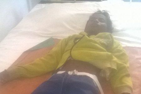 child in hospital पहाड़ी कोरवा आश्रम का अधीक्षक Duty से था नदारद, इधर Fever से तड़प रहा था बालक