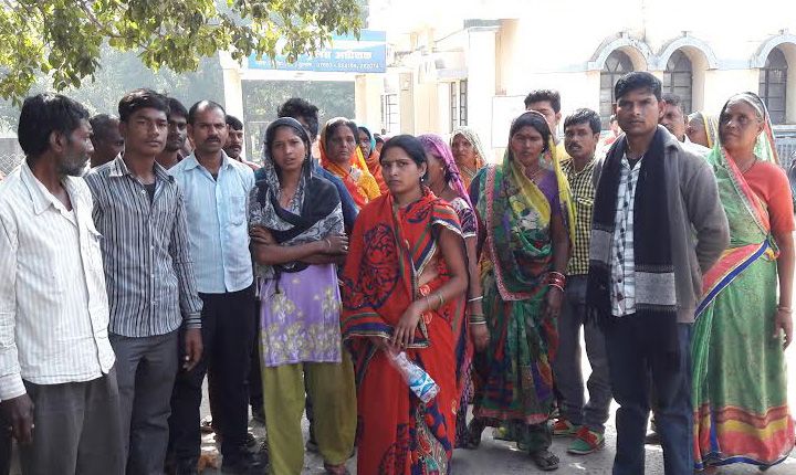 Traders rallied against contractor news ठेकेदार के खिलाफ व्यापारी लामबंद