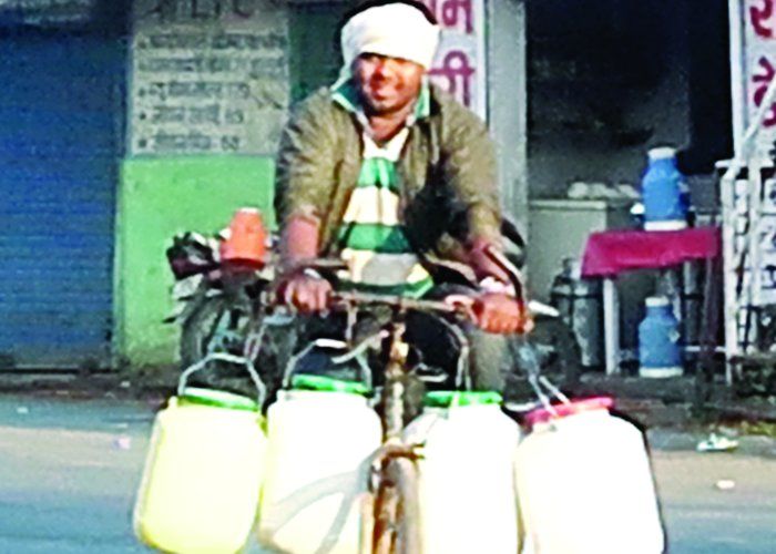 water shortage निगम की गलती:खामियाजा भुगता आधा शहर, पानी को तरसे लोग