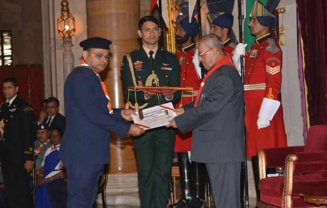 IAS santosh kumar mall awarder highest owner of sc इस IAS को मिला स्काउट एंड गाइड का सर्वोच्च सम्मान