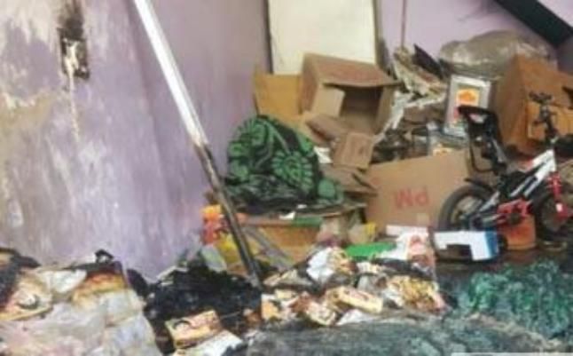 fire at house PHOTO: ऊपर की मंजिल पर सो रहा था परिवार, नीचे धूं-धूंकर जल रहा था घर