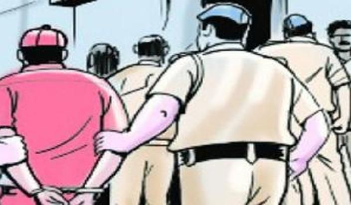 Murder accused arrest जौनपुर में मजदूरी करता पकड़ा गया औरैया में हत्या का आरोपी