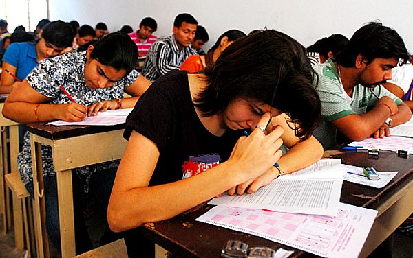mp set UPTET EXAM: राजधानी में 36 सेंटर्स पर हो रही परीक्षा