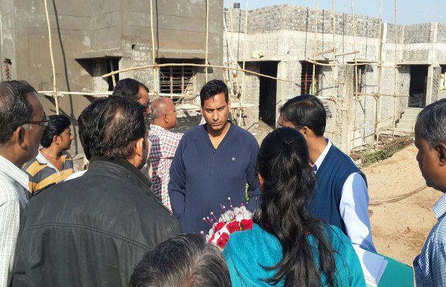 Vacation days to drive out of the city mayor छुट्टी के दिन शहर की सैर करने निकले महापौर