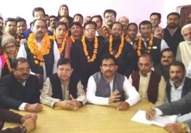 bjp sp भाजपा के दिग्गज करते रह गए सभा, सपा में शामिल हो गए सैकड़ों भाजपाई