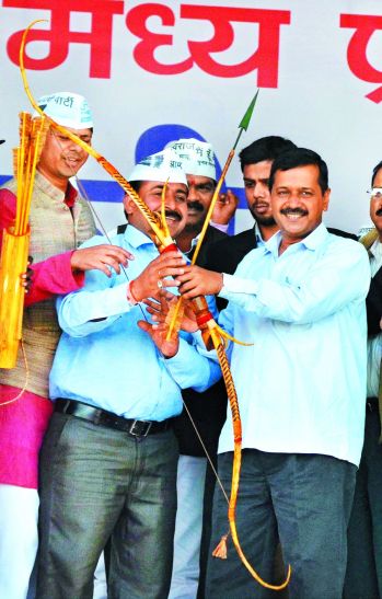 arvind kejriwal केजरीवाल का दावा छापे में मिले कम्प्यूटर में दर्ज है पीएम मोदी के राज