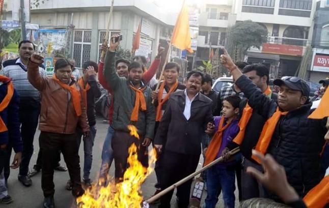 protest बंगाल में ममता के इशारे पर हो रहा अत्याचार