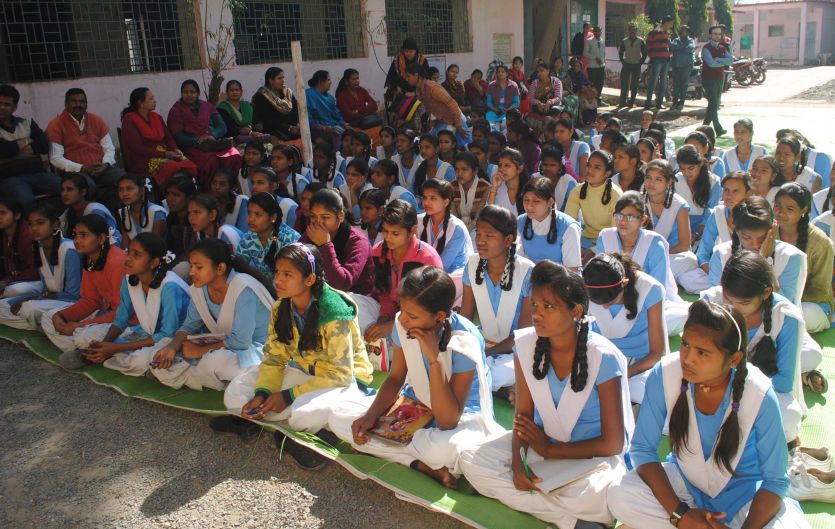 students motivation लड़के पीछा करें तो पीछे मुड़े और दिखाएं निर्भीकता