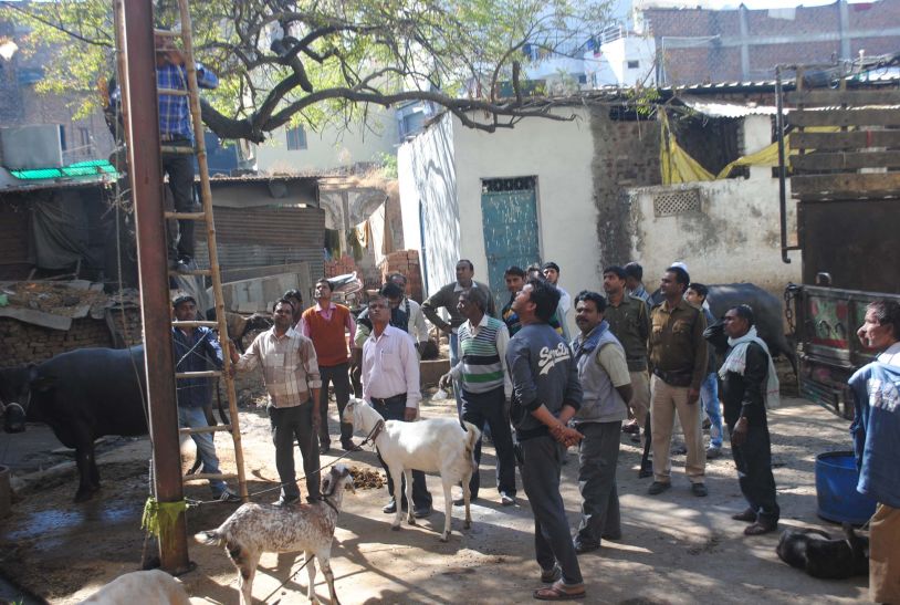 power company पुलिस के साए में बिजली कंपनी ने काटे बकायादारों के कनेक्शन