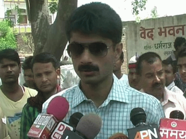 dm आजमगढ़ कलेक्ट्रेट के छह कर्मचारियों को सेवामुक्त किया गया
