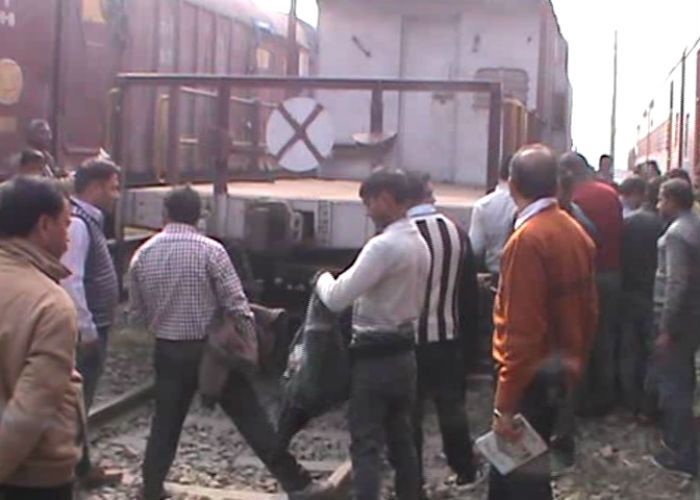 goods train derail झारखंड में मालगाड़ी के तीन डिब्बे पटरी से उतरे