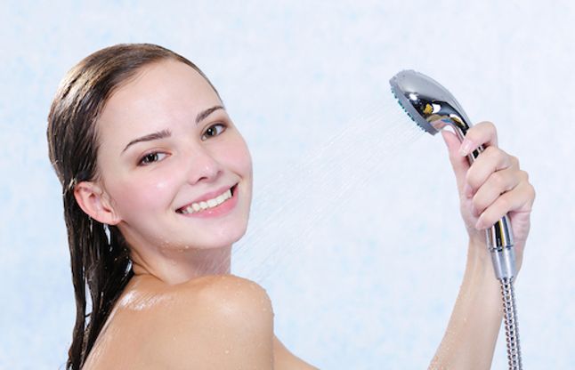 If you are bathing naked आप भी नहाते हैं 8 बजे के बाद तो सम्हल जाएं और पढ़ें यह खबर