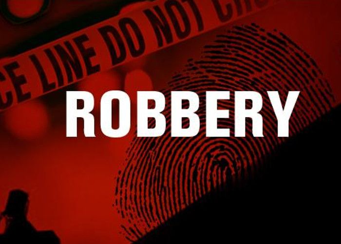Robbery धौंस दिखाकर बोला - IT अधिकारी हैं और ले गया 2.40 लाख रुपए