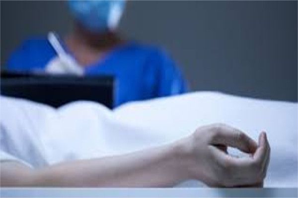 the dead body donated by wife and daughter for med जच्चा-बच्चा की मौत, डॉक्टरों ने 17 घंटे तक नहीं सौंपे शव