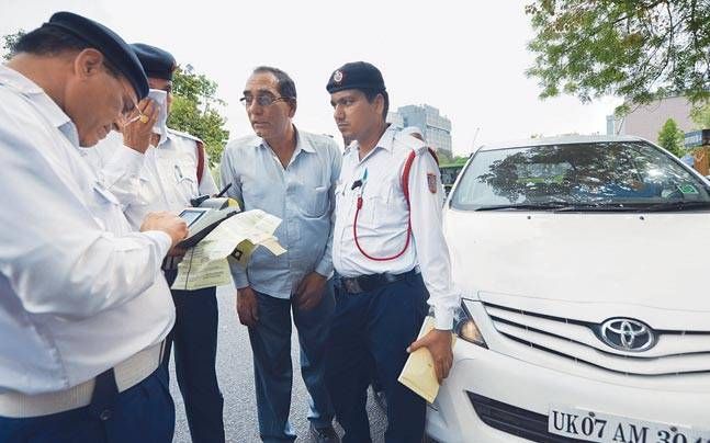 E-driving license लाइसेंस घर भूल गये तो भी नहीं होगा चालान, देश भर में गाड़ी चलाइये बेफिक्र