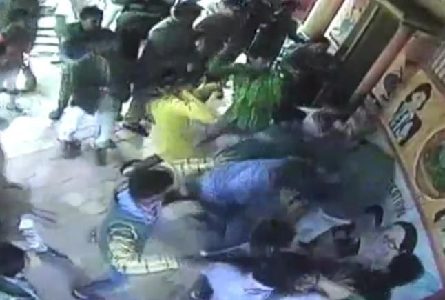 crime कैराना में फिर बवाल, बदमाशों ने स्कूल में घुसकर मचाया उत्पात