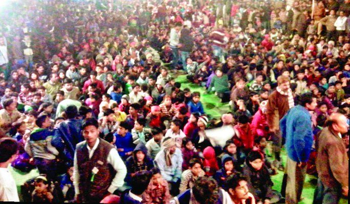 Pipariya festival पिपरिया उत्सव- तीन घंटे देर से मंच पर आए कलाकार, भीड़ ने किया हंगामा