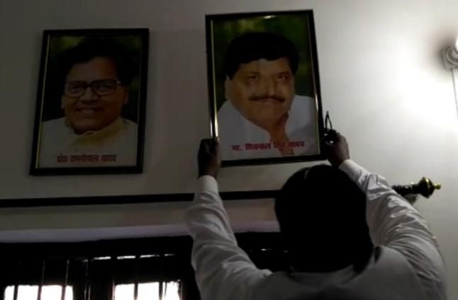 SP war अखिलेश समर्थकों ने उतारी शिवपाल की फोटो और फिर लगा दी...