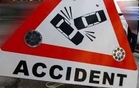 accident Bike सवार 2 दोस्तों को Truck ने मारी टक्कर, एक हो गया दुनिया से विदा