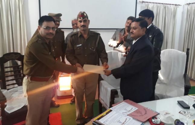 saharanpur police VIDEO: छलका एसआे का दर्द, एक रिक्शा वाले काे भी नहीं हटा सकते