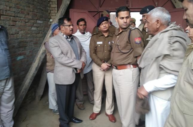 farmer killed daughters and wife before committing किसान ने पहले बेटियों को मारा फिर पत्नी पर तान दिया तमंचा, जानिए क्यों