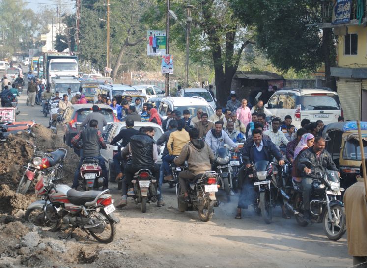 Sehore Traffic Jam गंगा आश्रम मार्ग पर जाम में डीएम, एडीएम भी फंसे