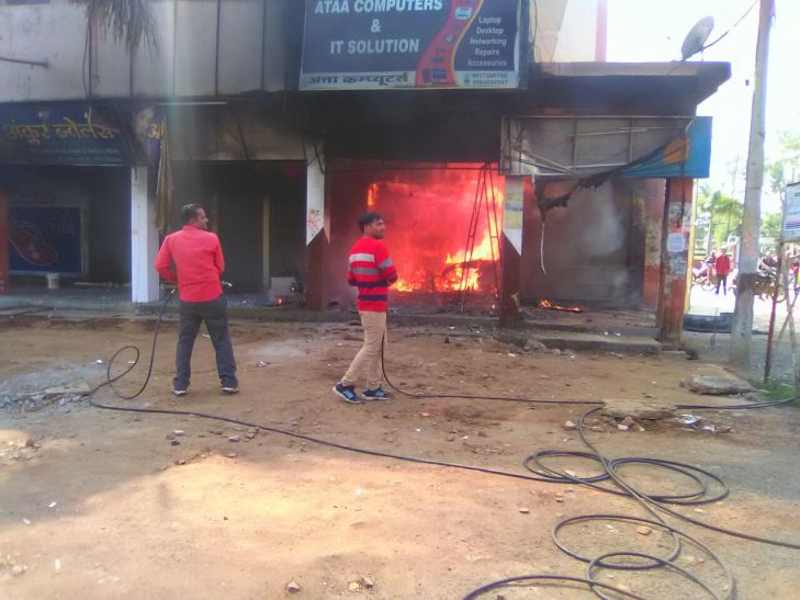 fire news आगजनी: एक घण्टा तक अटकी रही व्यापारियों की सांस