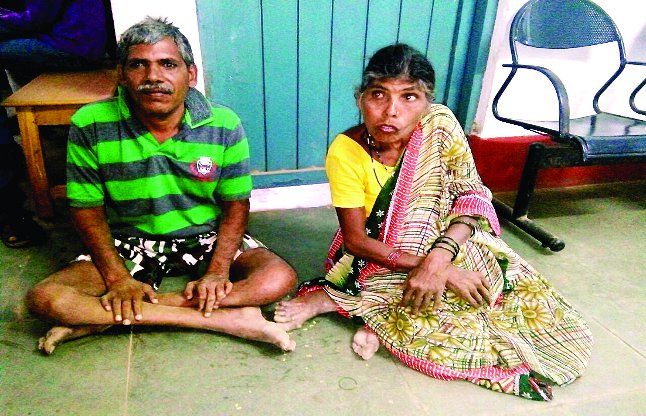 Balod : Sister and brother 31 years from childhood फाइलों में सुगम्य भारत दिव्यांग भाई-बहन वर्षों से लगा रहे ट्राई साइकिल के लिए चक्कर