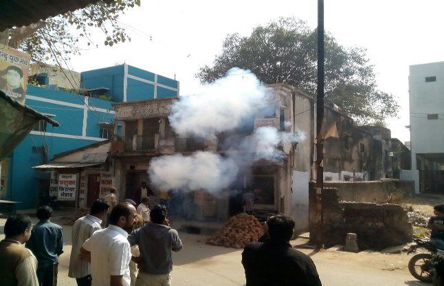 Corporation Inforsment cell at Throw petrol bombs निगम के तोड़ूदस्ते पर फेंका पेट्रोल बम, महिला सहित एक आरोपी गिरफ्तार