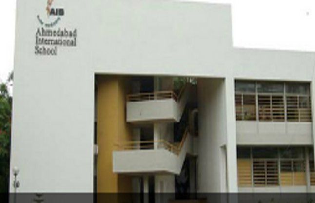 ahmedabad अहमदाबाद इंटरनेशनल स्कूल को 1.10 लाख का अर्थदंड