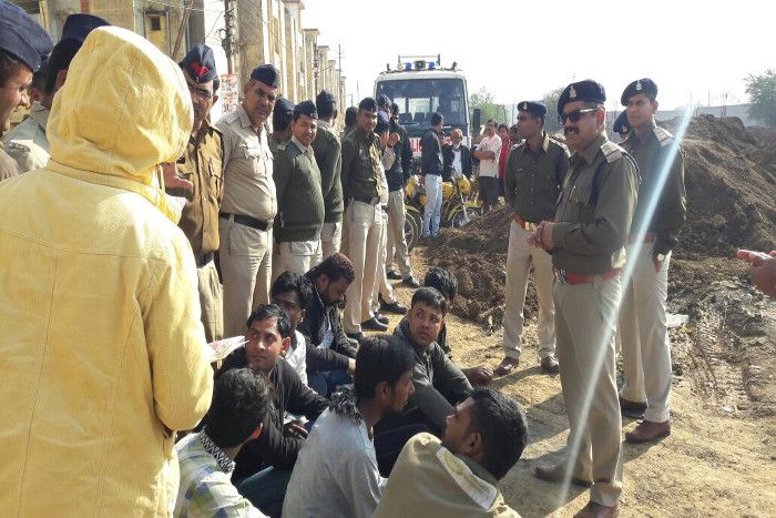9 people caught by police अगर आप किराए के मकान में रह रहे हैं तो हो जाएं सावधान, हो सकती है कार्रवाई