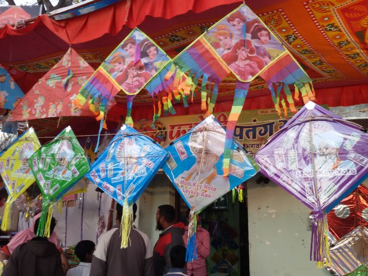alirajpur सजा पतंग का बाजार, युवा उड़ाने को तैयार