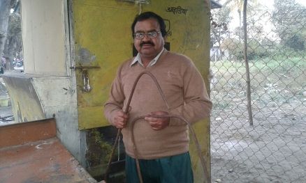 The spot left by thieves brandishing iron rod shop समय से पहुंचती डायल 100 तो रंगेहाथ पकड़ लिए जाते चोर