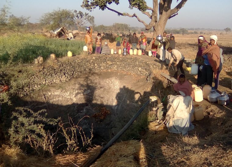 Rajgarh निजी कच्चे कुं ए के भरोसे सरेड़ी कॉलोनी के वांशिदें