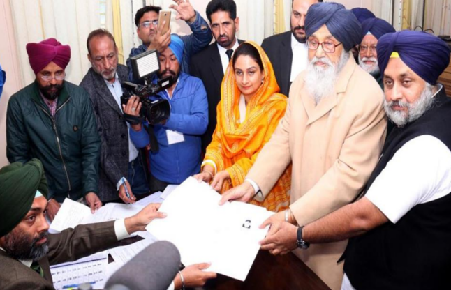 CM Prakash Badal and Deputy CM Sukhbir Badal had f सीएम बादल और डिप्टी सीएम सुखबीर बादल ने नामांकन किए दाखिल