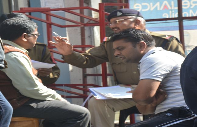 Fire extinguished in the morning, police began inv सुबह बुझी आग, पुलिस ने शुरू की जांच