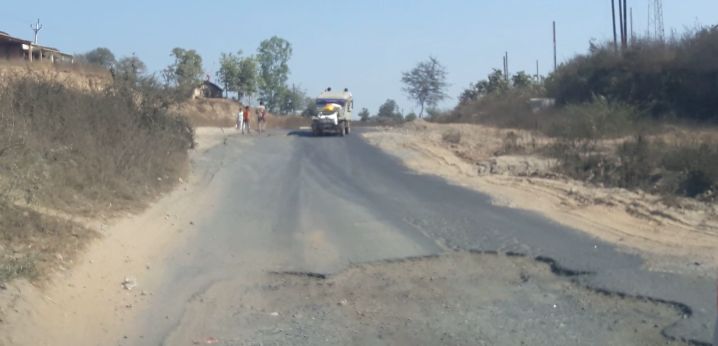 jhabua वाहन चालकों के लिए मुसीबत बने गड्ढे