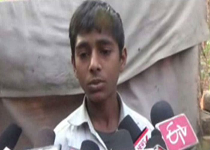 Student bound by Police यूपी पुलिस को सातवीं के छात्र से चुनावों में शांतिभंग का खतरा !